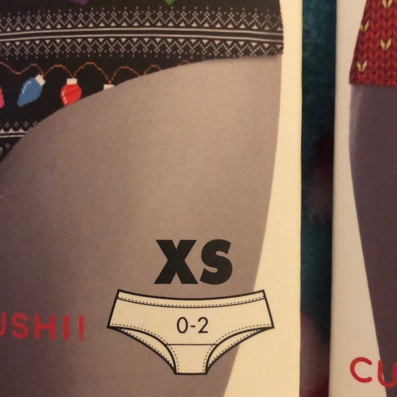 Two adorable women hipsters - Picture 2 of 4